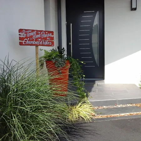 Le Temps D'une Pause Bed & Breakfast 3*